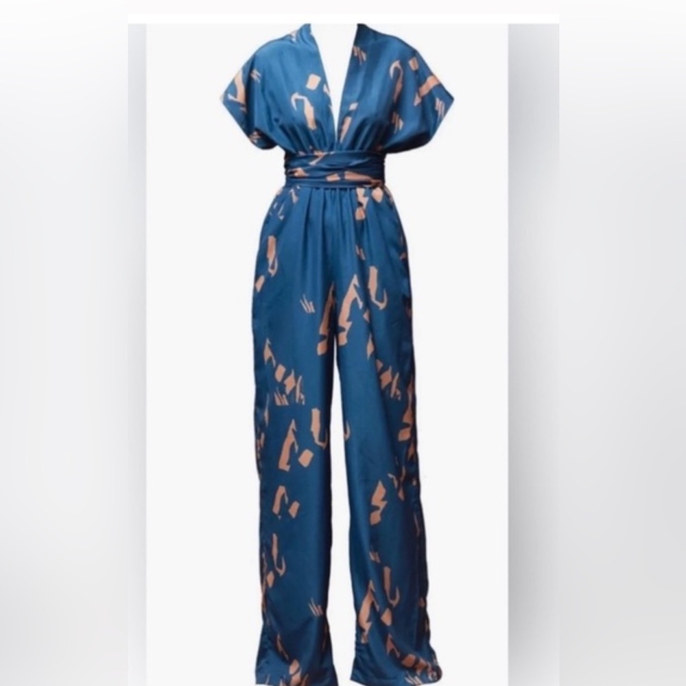 DIARRABLU Umy convertible jumpsuit
In Yraf Blue.